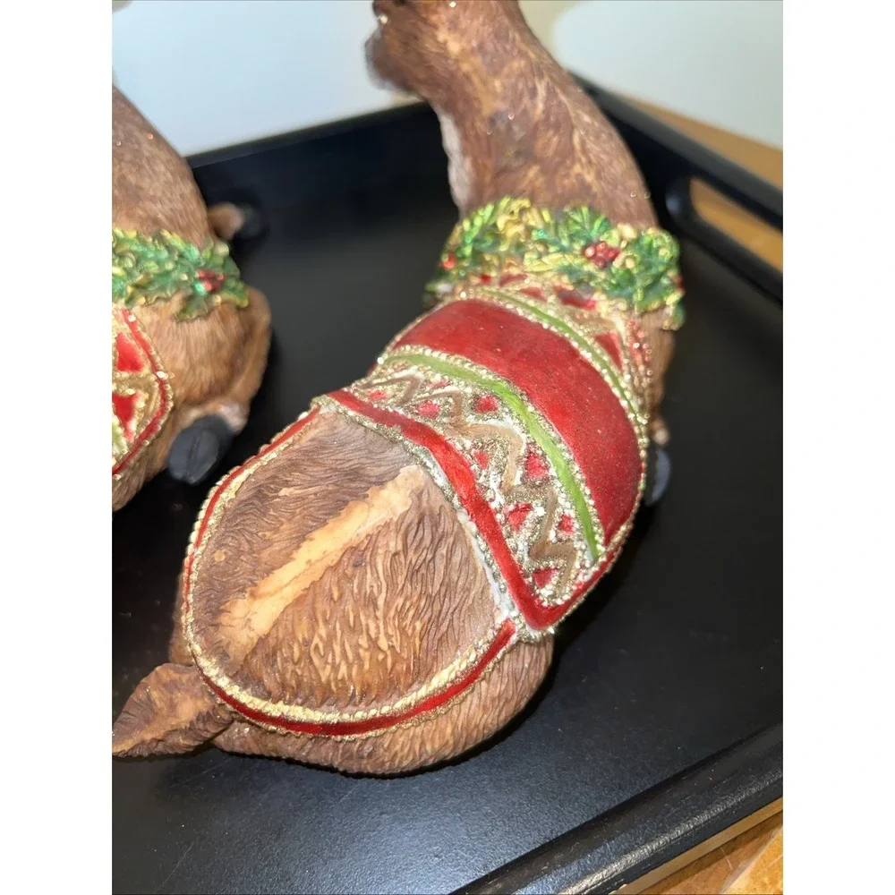 Set Of 2 Reindeer Resin Wooden Look Christmas Holiday Wreath Decor Display 10x8